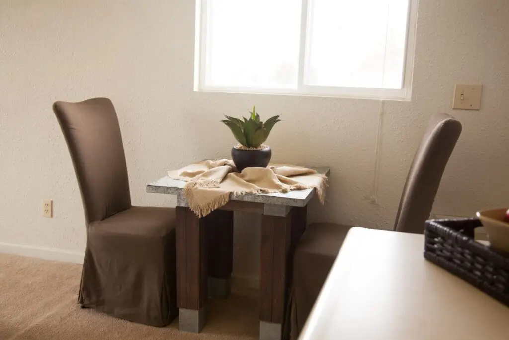1 bedroom duplex - dining